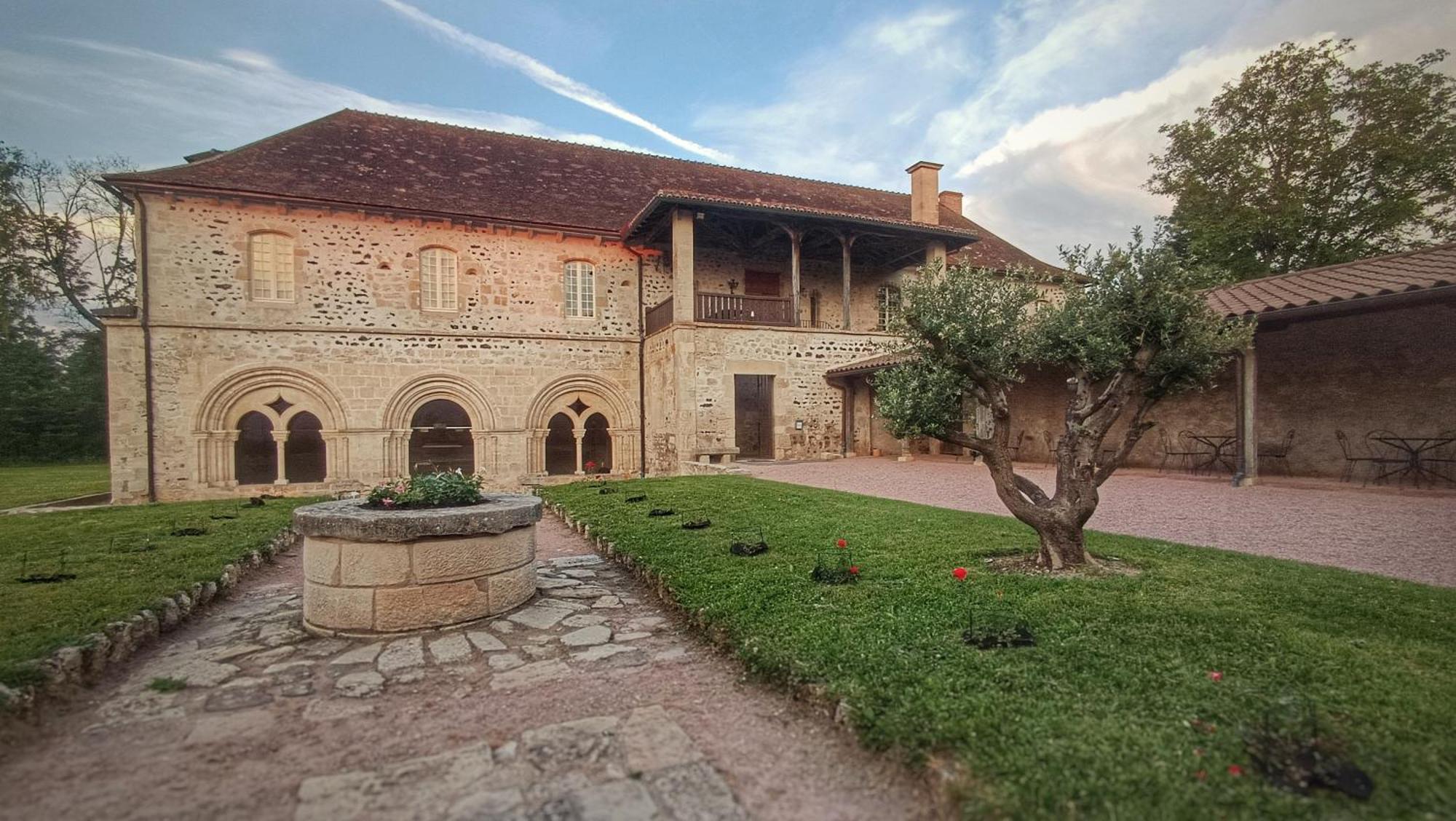 Abbaye Saint Gilbert Bed & Breakfast Exterior photo